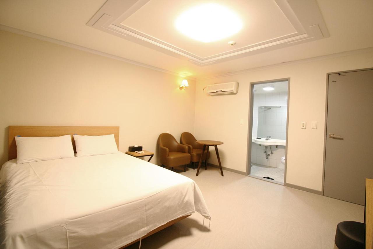 Trevi Hotel Jeju Esterno foto
