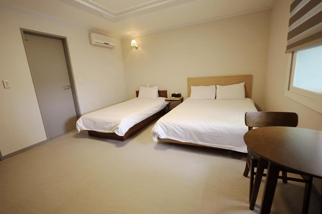 Trevi Hotel Jeju Esterno foto