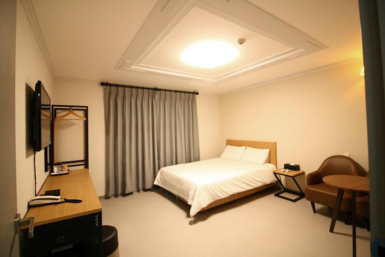 Trevi Hotel Jeju Esterno foto