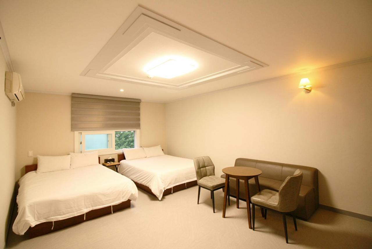 Trevi Hotel Jeju Esterno foto