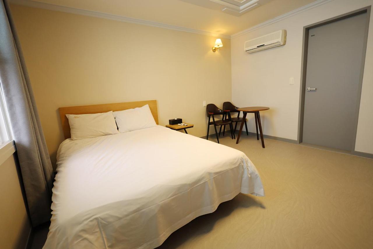 Trevi Hotel Jeju Esterno foto