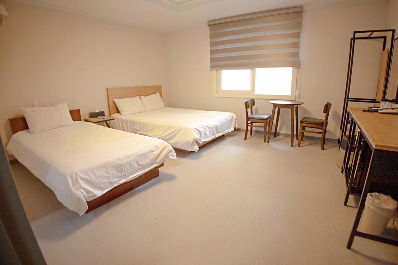 Trevi Hotel Jeju Esterno foto